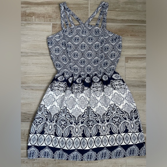 NWT Lightweight, lined dress - Picture 2 of 9